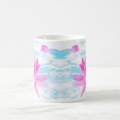 ピンク蓮の花の水色絵を描の コーヒーマグカップ (中央)