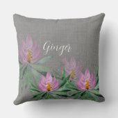 ピンク薄紫ロータスウォーターカラーアートモノグラムの クッション (裏面)