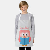 ピンク読かわいいフクロウ エプロン (着用した状態)