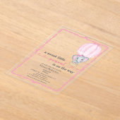 ピンク象のベビーガールシャワー アクリル招待状 (レイダウン)