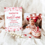 ピンク赤いハートズスイートワンバレンタインファースト誕生日 招待状