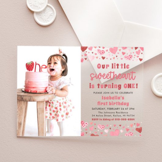 ピンク赤いハートリトルスウィートファースト誕生日 アクリル招待状