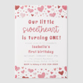 ピンク赤いハートリトルスウィートファースト誕生日 ベラム紙招待状 (正面)