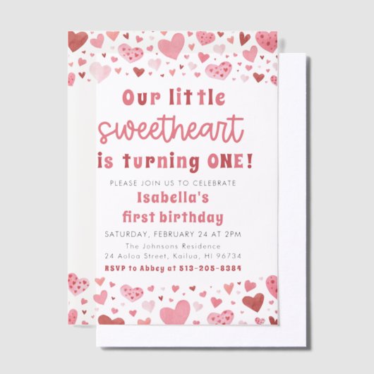 ピンク赤いハートリトルスウィートファースト誕生日 ベラム紙招待状 (オフセット)