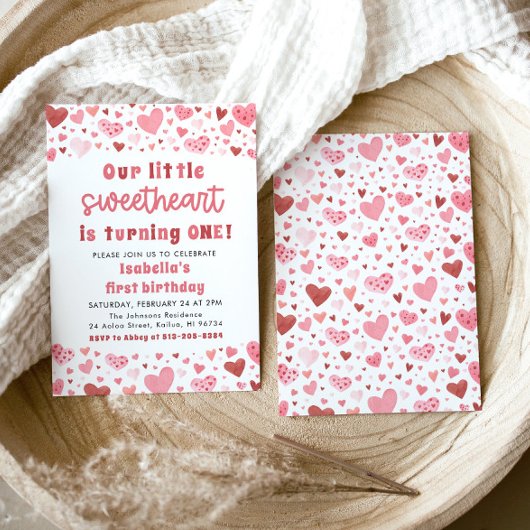 ピンク赤いハートリトルスウィートファースト誕生日 招待状