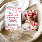 ピンク赤いハートリトルスウィートファースト誕生日 招待状