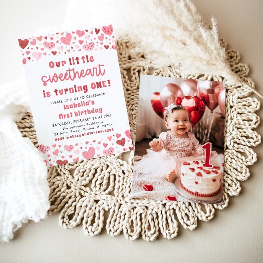 ピンク赤いハートリトルスウィートファースト誕生日 招待状