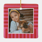 ピンク赤ストライプ色の可愛いシンプル写真1枚クリスマス セラミックオーナメント (裏面)