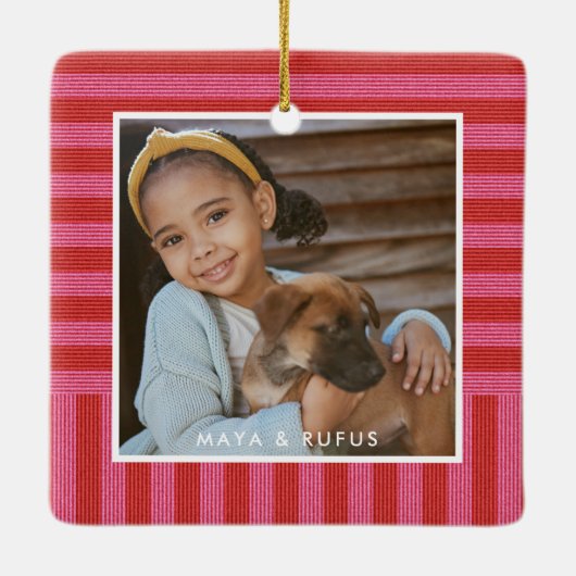 ピンク赤ストライプ色の可愛いシンプル写真1枚クリスマス セラミックオーナメント (裏面)