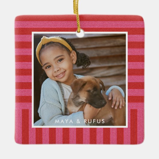 ピンク赤ストライプ色の可愛いシンプル写真1枚クリスマス セラミックオーナメント (正面)