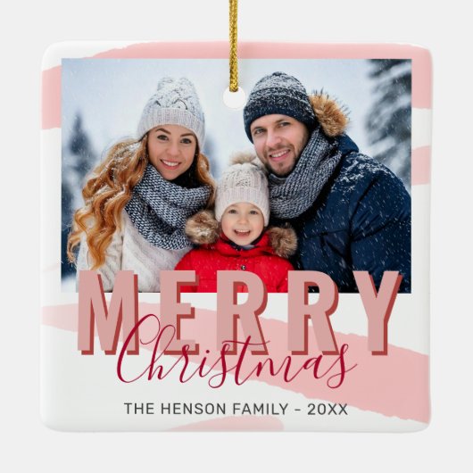 ピンク赤メリークリスマススクリプト家族の写真 セラミックオーナメント (裏面)