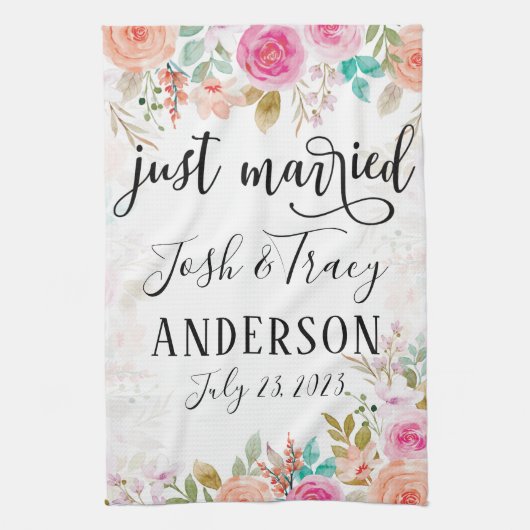 ピンク赤面フローラカスタムたった今結婚しました キッチンタオル (縦)