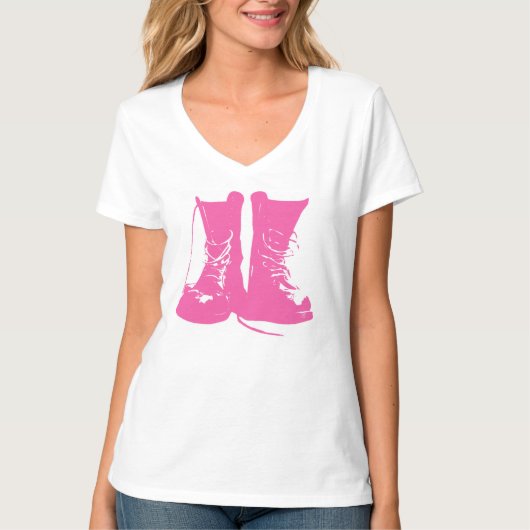 ピンク軍隊コンバットブーツTシャツ Tシャツ (正面)