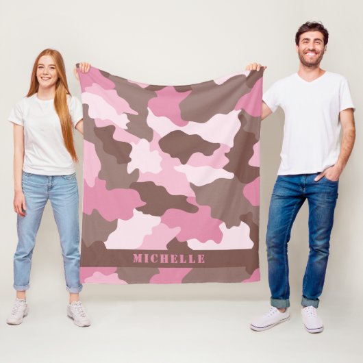 ピンク迷彩柄ガーリーカモフラージュモノグラム名 フリースブランケット (インサイチュ)