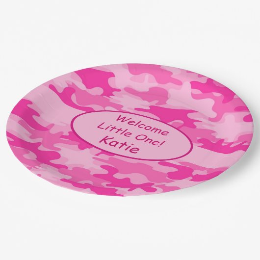 ピンク迷彩柄ネームパーソナライズされた新生児ガール ペーパープレート (アングル)