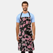 ピンク迷彩柄 エプロン (着用した状態)