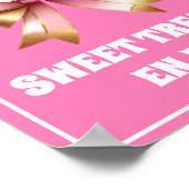 ピンク金ゴールドボウスウィートトリート誕生日サイン ポスター (角)