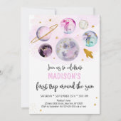 ピンク銀河系ファーストのまわりにトリップザサン誕生日 招待状 (正面)