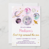 ピンク銀河系ファーストのまわりにトリップザサン誕生日 招待状 (正面)