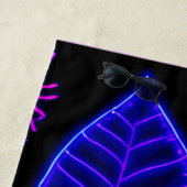 ピンク離れと紫の色合いのネオン ビーチタオル (インサイチュ)