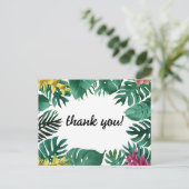 ピンク離れと黄色の熱帯花を持つジャングルの花 ポストカード (スタンド正面)