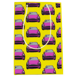 ピンク電気自動車SUV車の黄色の背景 ミディアムペーパーバッグ