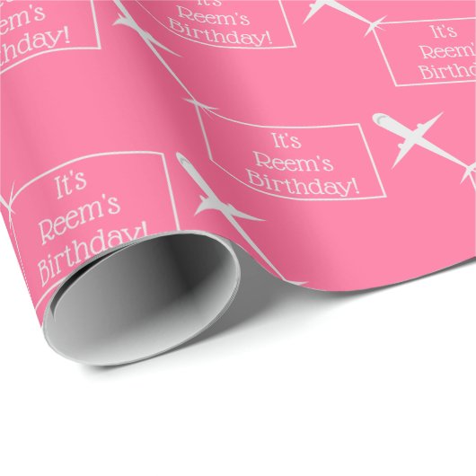ピンク飛んでいるにパーソナライズされた誕生日旗 ラッピングペーパー (ロールコーナー)