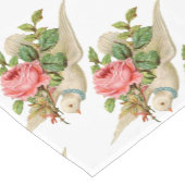 ピンク飛んでいるのバレンタインデーを持つ鳩 ショートテーブルランナー (コーナー)