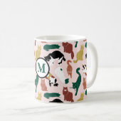 ピンク魅力的色の背景に手書き猫 コーヒーマグカップ (正面右)