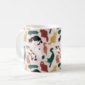 ピンク魅力的色の背景に手書き猫 コーヒーマグカップ (正面左)