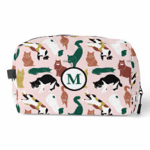 ピンク魅力的色の背景に手書き猫