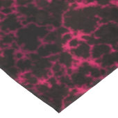 ピンク鮮やかと黒の斑点のある炎 テーブルクロス (アングル)