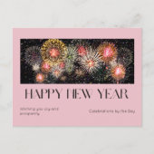 ピンク鮮やかの花火ハッピーニューイヤーお祝い シーズンポストカード (正面)