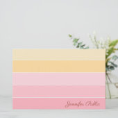 ピンク黄色の調和手書きスクリプト名 便箋 (スタンド正面)