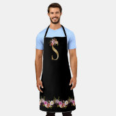 ピンク黒の水彩フローラ金ゴールドトーンS エプロン (着用した状態)