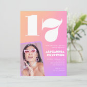 ピンク17歳の誕生日招待状のレトロ写真 招待状 (スタンド正面)