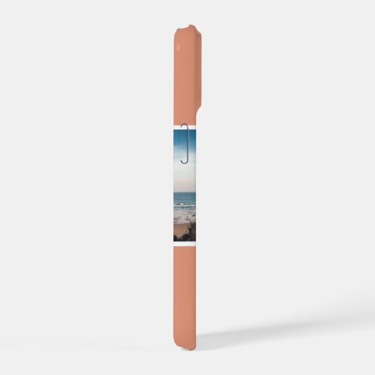 ピンク3枚の写真最高の友達編集可能カラーモノグラム iPhone 15ケース (右側面)