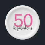 ピンク50と素晴らしい誕生日パーティー紙プレート ペーパープレート<br><div class="desc">50歳になる大きなパーティー祝を持ち、これらのおもしろいとカラフルピンクとブラック50と素晴らしい紙プレートと一緒に行く。女の子だ！</div>
