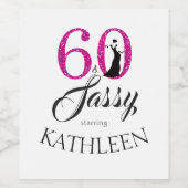 ピンク60とサッシー誕生日パーティー名前をカスタムする ワインラベル (シングルラベル)