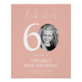 ピンク60th誕生日ウェルカムサイン | 誰が60歳か見て ポスター (正面)