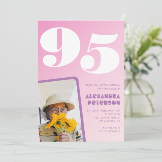 ピンク95歳の誕生日招待状レトロ写真 招待状 (スタンド正面)