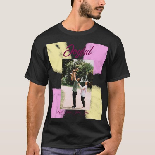 ピンク イエロー 楽しい 休日 写真 家族 レトロ ボホ Tシャツ (正面)