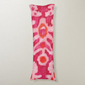 ピンク&オレンジトライバルイカット ボディピロー (正面縦)