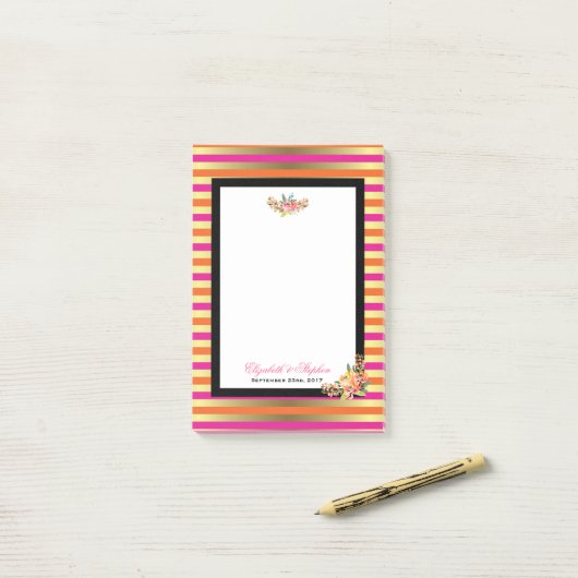 ピンク、オレンジフェイク、メタリックストライプ花模様付き ポストイット (デスク上)