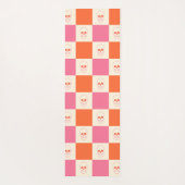 ピンク、オレンジ、クリーム色のチェッカーボードスカル ヨガマット (裏面)