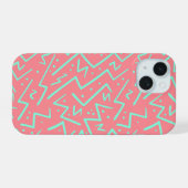 ピンク&グリーンレトロサイケデリックデザイン iPhone 15ケース (裏面横)