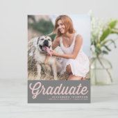 ピンク&グレーレトロはっきりしたタイポグラフィ写真卒業 招待状 (スタンド正面)