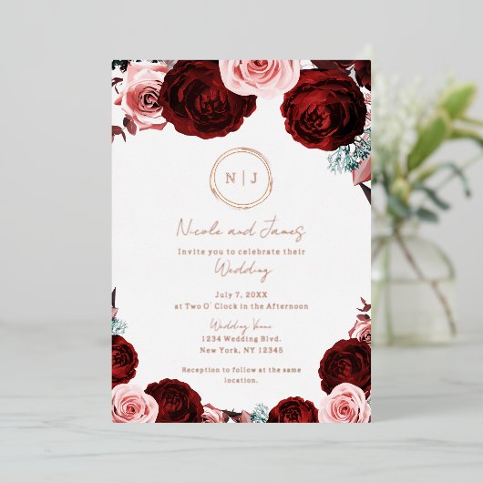 ピンク&ダークレッドフローラグラムモダンの結婚写真 箔招待状 (立ち正面)