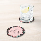 ピンク&ティール（緑がかった色）ダークフローラルパターン ラウンドペーパーコースター (インサイチュ)