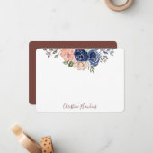 ピンク&ネイビー水彩フローラ開花パーソナライズされたN ノートカード (正面/裏面インサイチュ)